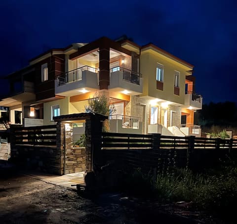 Victoria House With Sea View A (Left House)