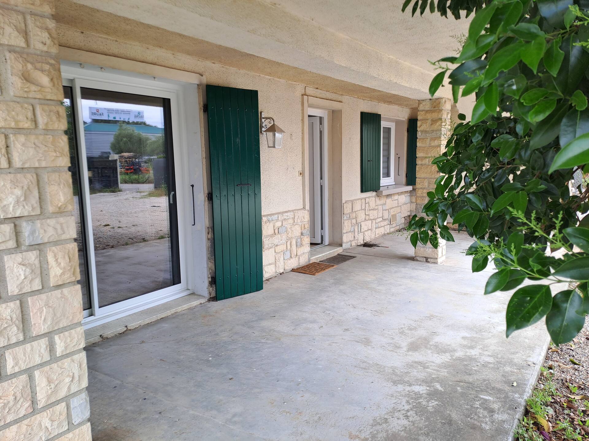 60 m2 ground floor air-conditioned apartment