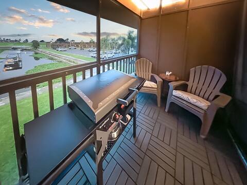 *LakeView * Fresh & New* Bass N Sun* Pool*King Bed