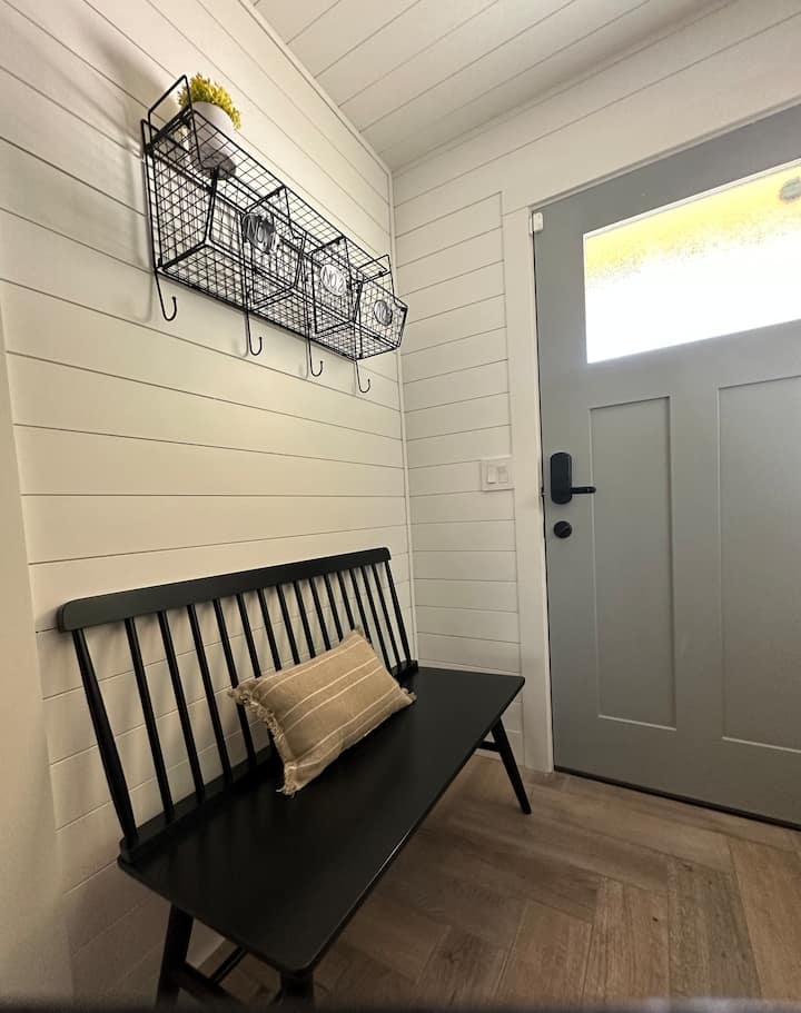 Heated Saltwater Caged Pool ! New ! Clean ! - Bradenton Beach, FL