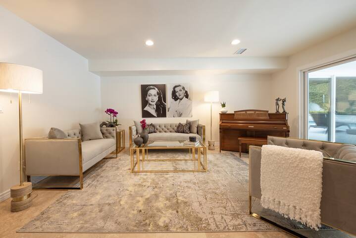 Luxury Hollywood Hills Villa with Private Pool gallery image 4