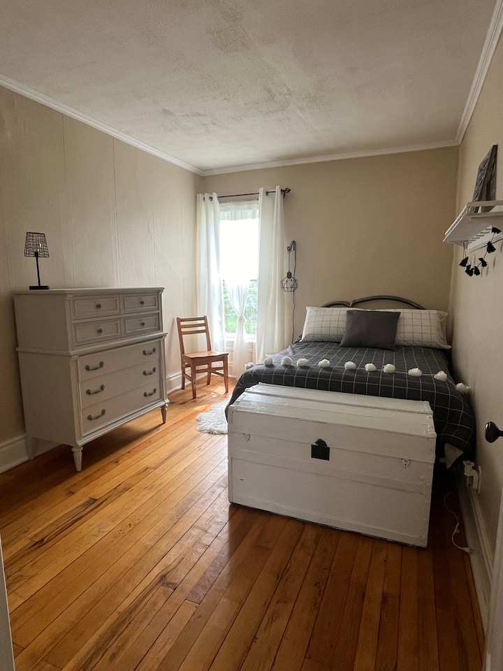 Трета спална соба со брачен кревет (широк 125 - 149 см)