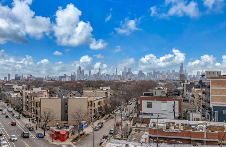 Skyline Views • Rooftop • Free EV Garage Parking