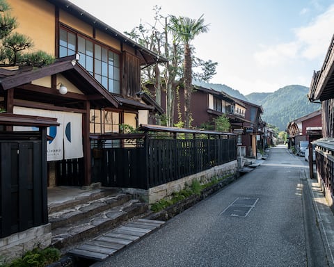 Traditional Townhouse & Garden in Quiet Castletown