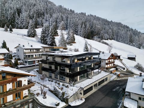 Enjoy: Golden Hill Carmen Stoll