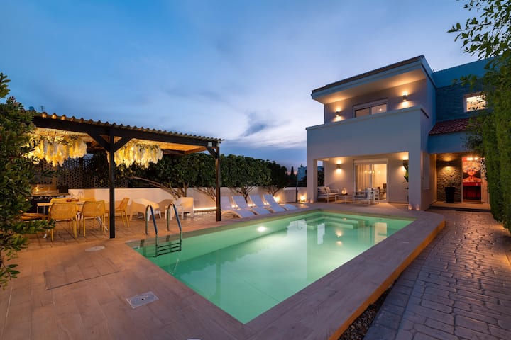 Niovis Villa