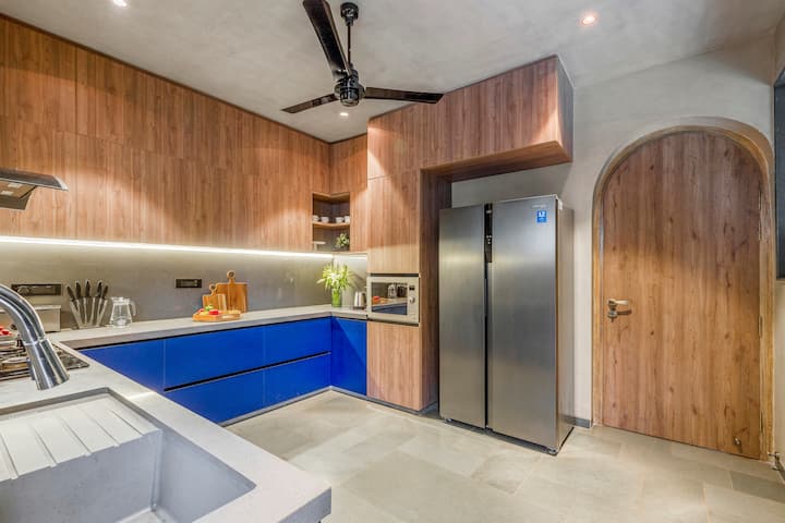 Full kitchen image 2