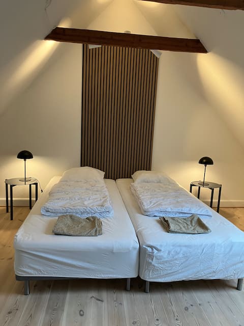 Charmerende byhus midt i Assens