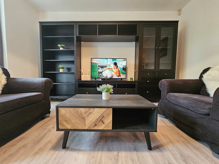 Home Away From Home (Budget 2 Bed )  Free Parking - Galway