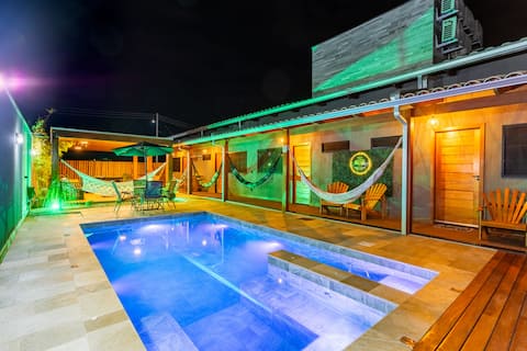 10 minutes from the Center: House with Gourmet Area and Games