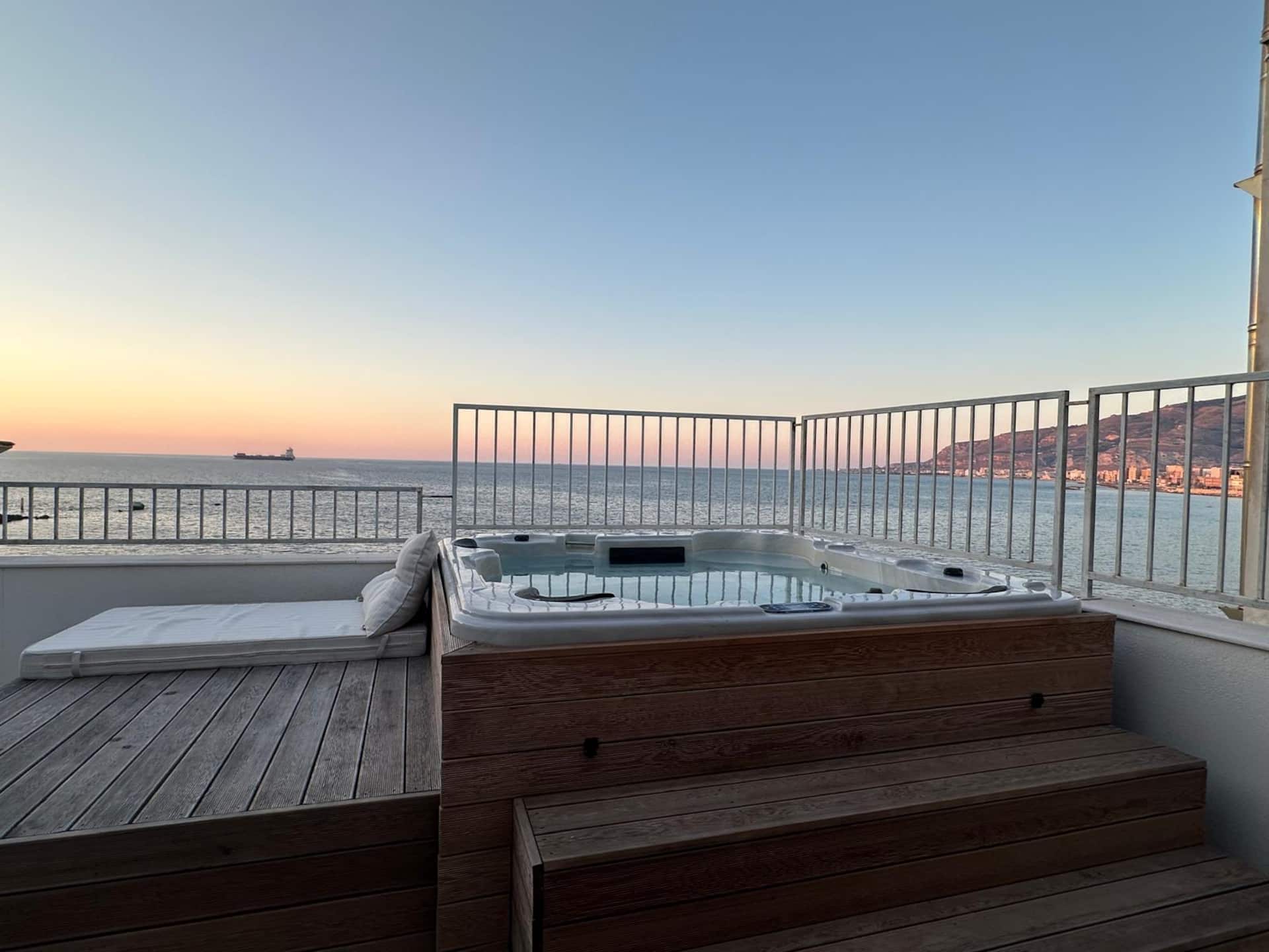 apartment with terrace overlooking the sea