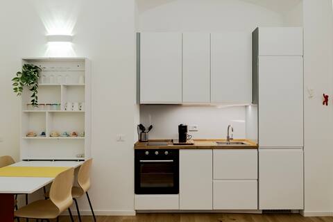 Top performing Airbnb: Cozy studio near crocetta metro stop in Milan