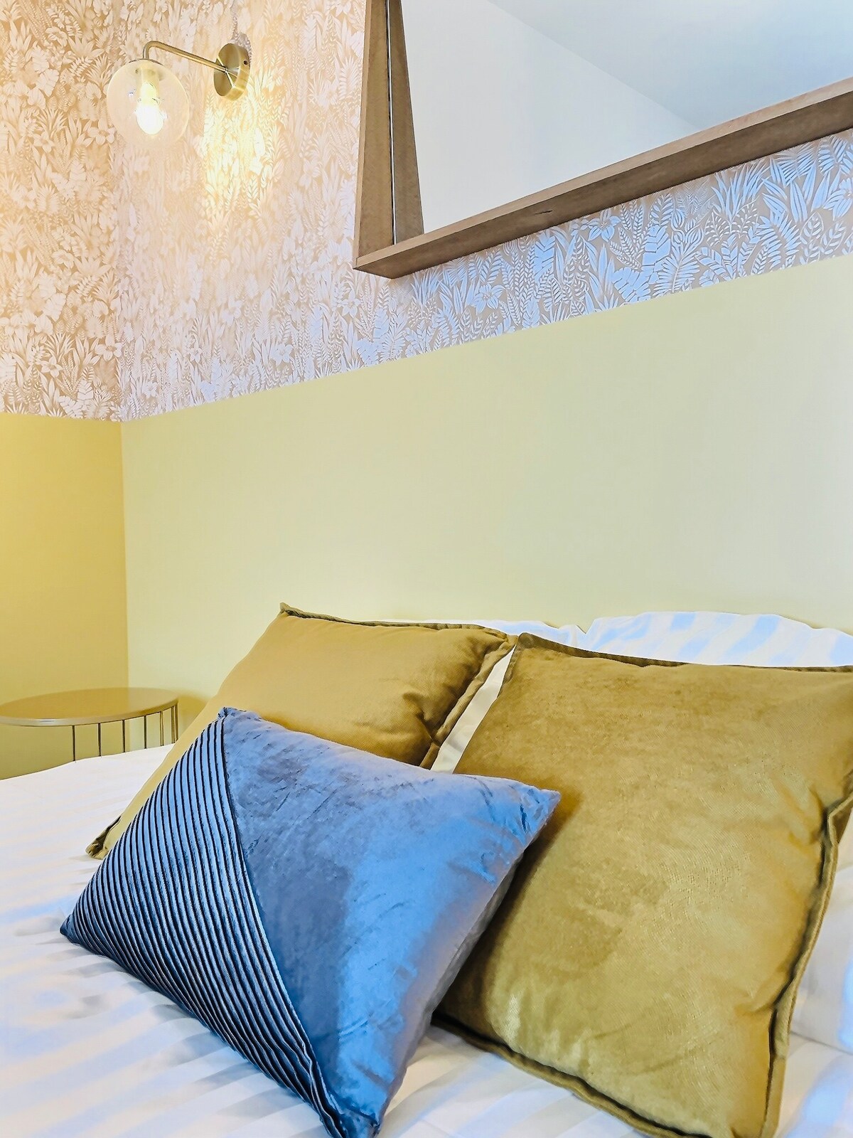 ห้องพักสวยมากพร้อมเครื่องนอนมืออาชีพขนาดควีนไซส์