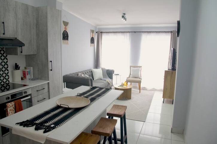 Modern stylish home in Cape Town gallery image 4