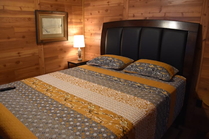 Cabin And A Court! - Indiana