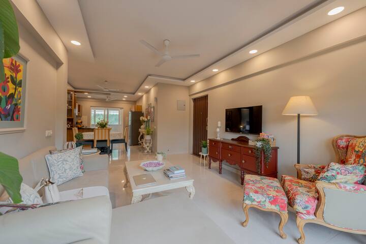 Living room image 6