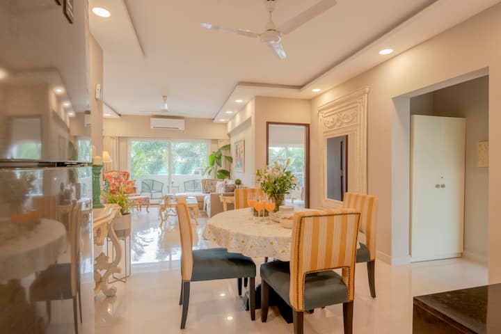 Living room image 8