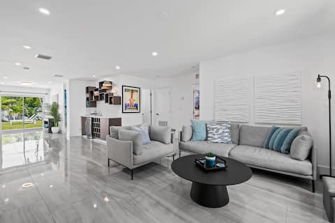 Top performing Airbnb: Boca Gem: Pool, 3BR · Near Beach & Mizner Park in Boca Raton