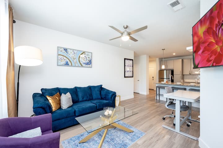 Целосна големина, кауч на спуштање - за 2 гости, осветлување што може да се затемни, работно биро за стоење