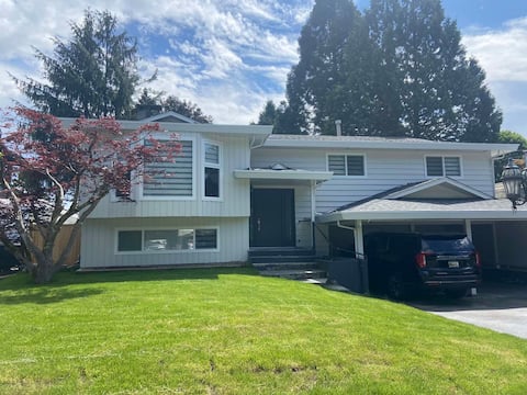 Maple Ridge W. Central /3 rooms 3 queen 1 sofa bed