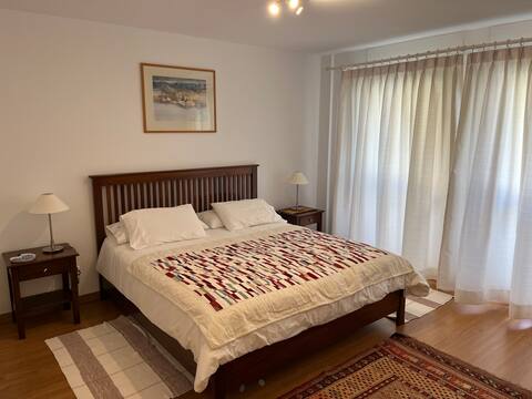 Anuncio de Airbnb popular: The port of Sotogrande - live! en San Roque