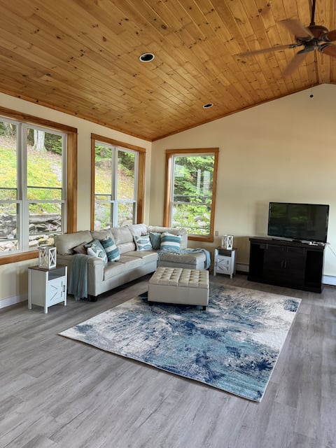 Top performing Airbnb: Brewer Lakeview Retreat in Bangor