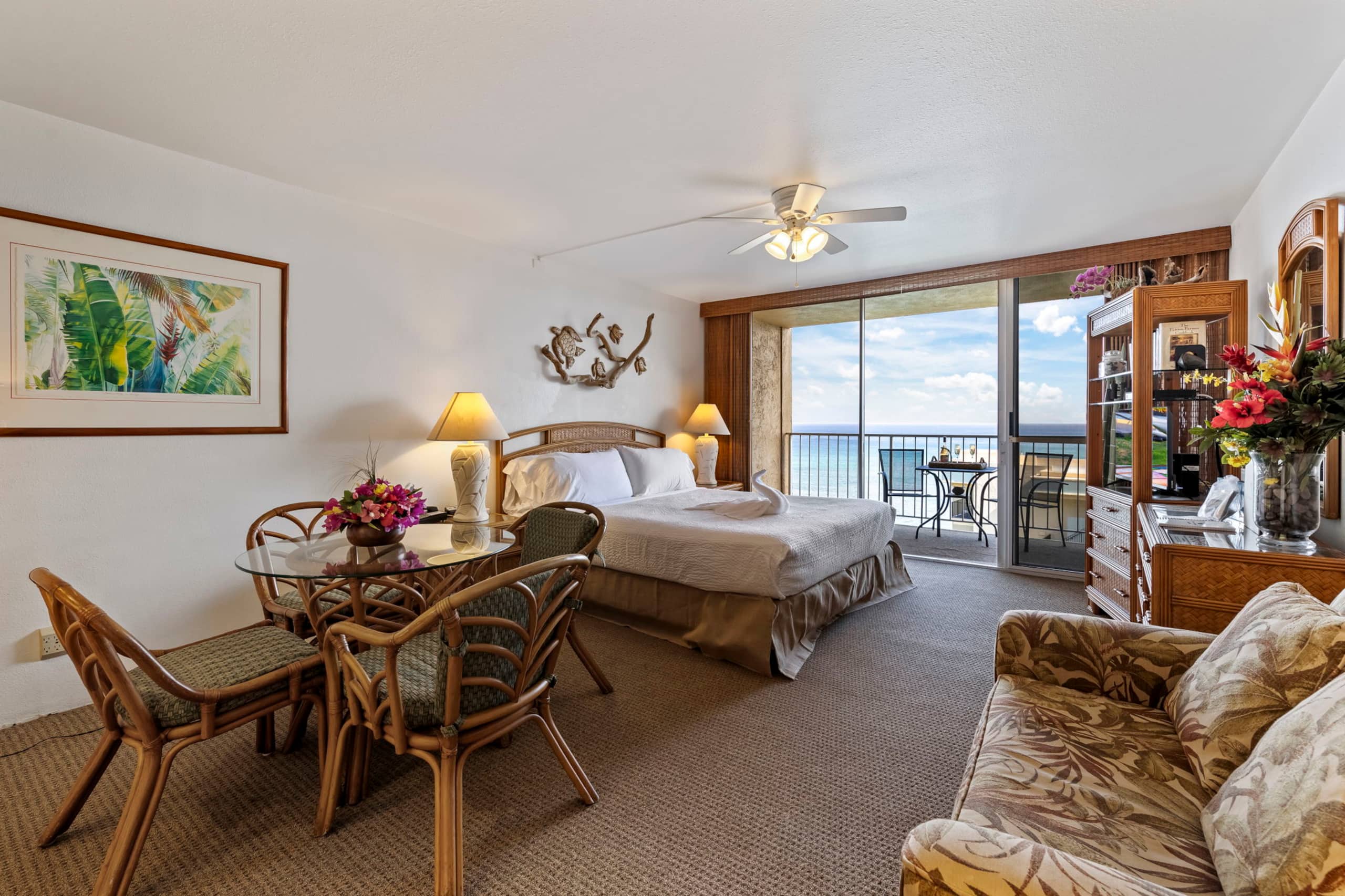 Condo in Lahaina · ★4.9 · Studio · 2 beds · 1 private bath - Image 1