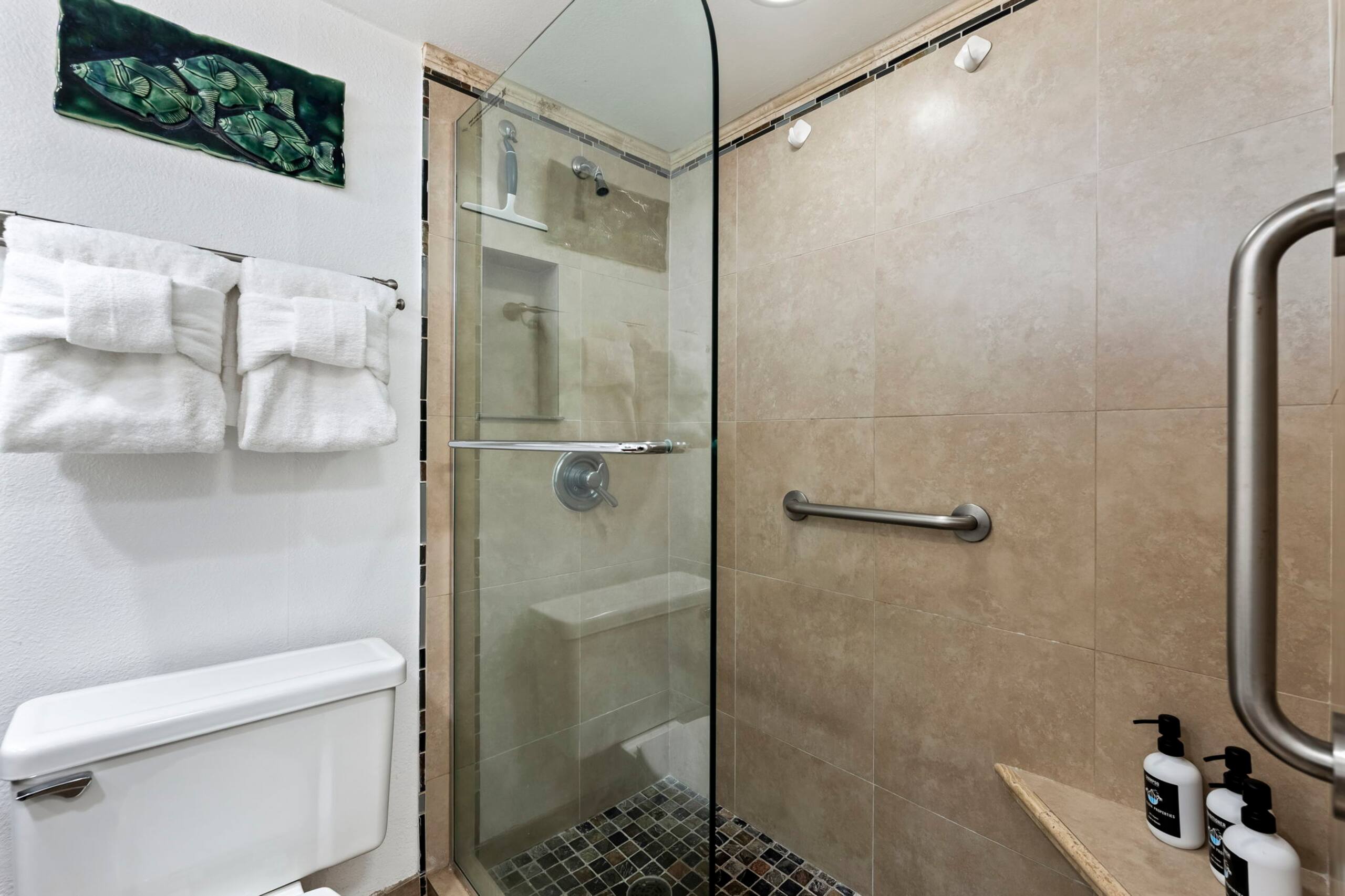 Condo in Lahaina · ★4.9 · Studio · 2 beds · 1 private bath - Image 17