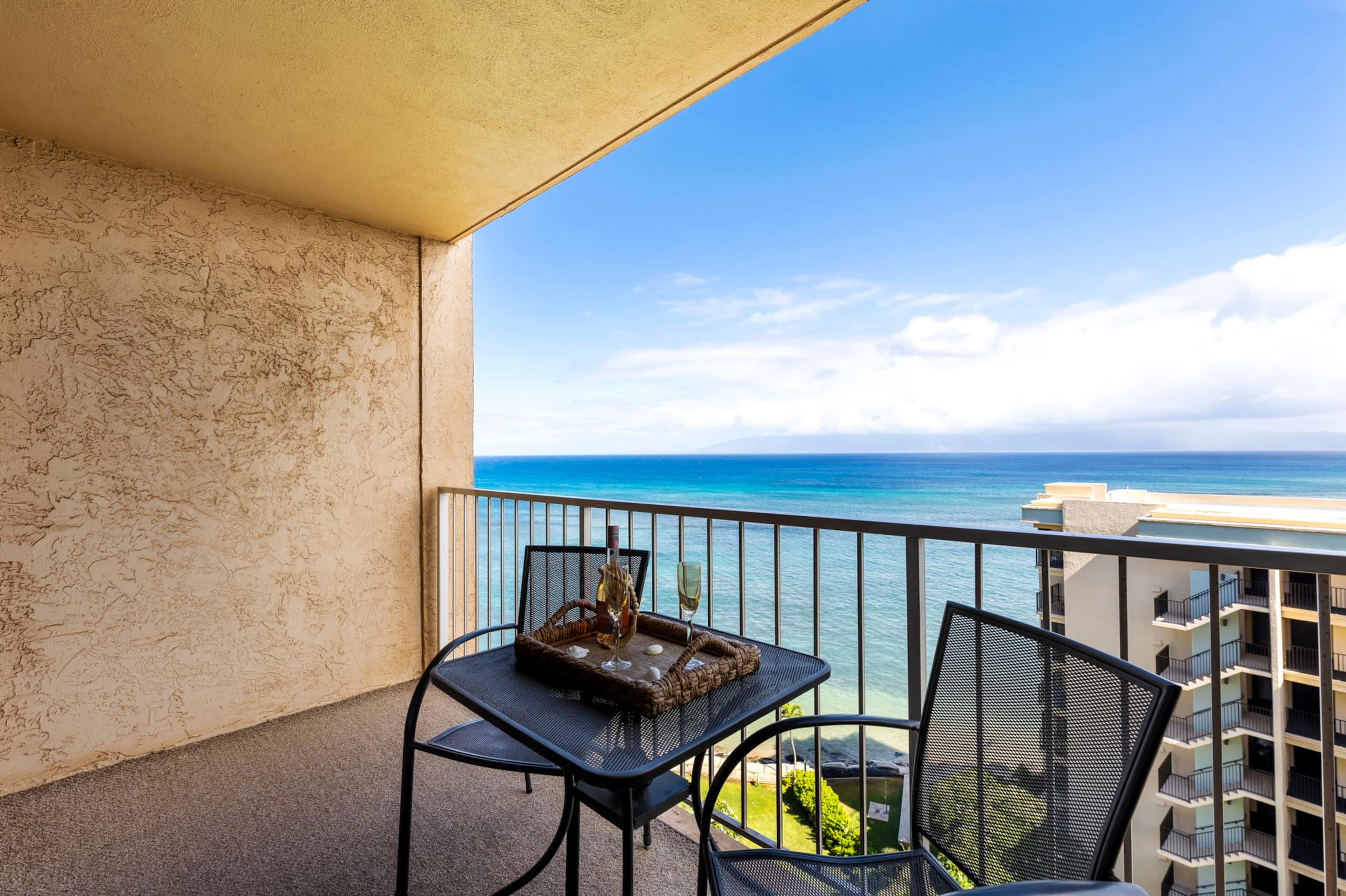 Condo in Lahaina · ★4.9 · Studio · 2 beds · 1 private bath - Image 4