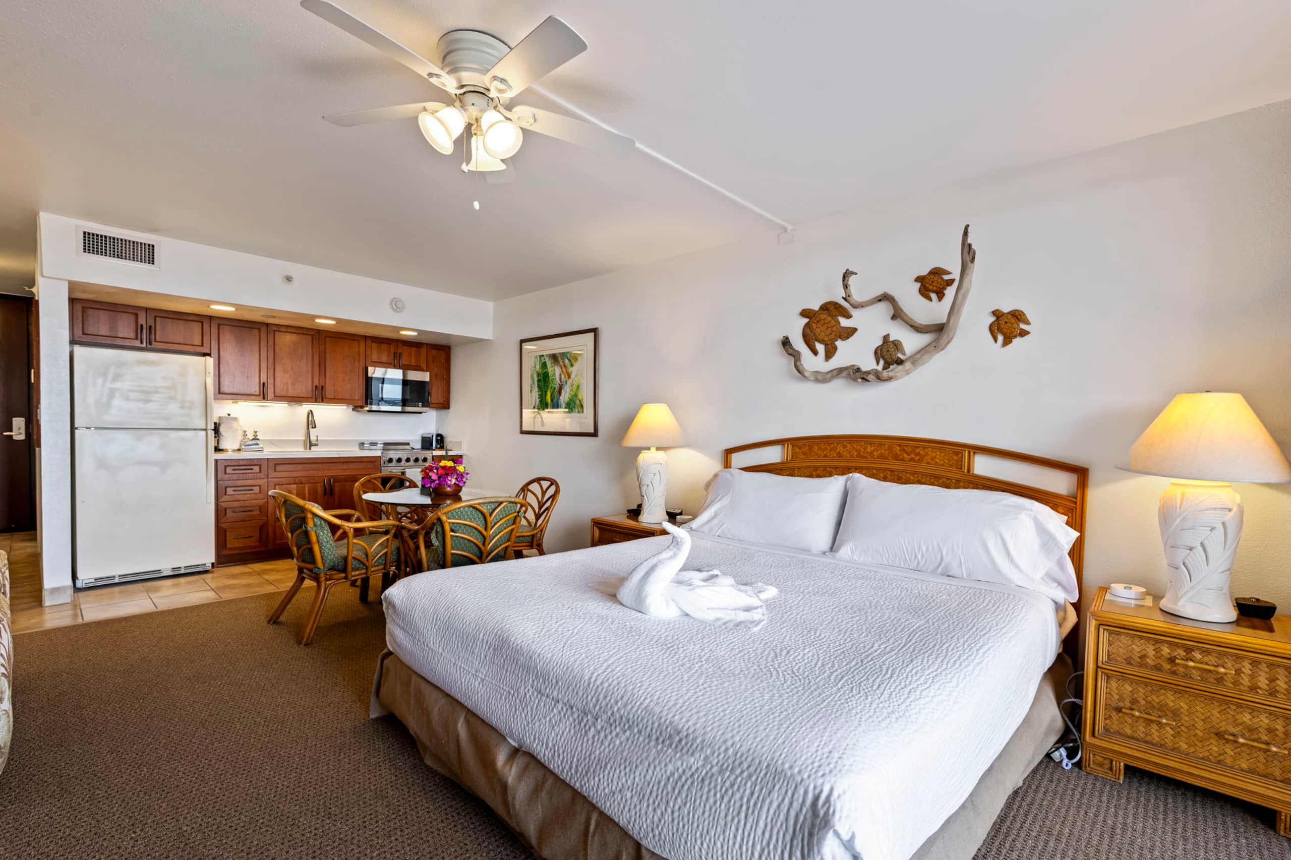 Condo in Lahaina · ★4.9 · Studio · 2 beds · 1 private bath - Image 6