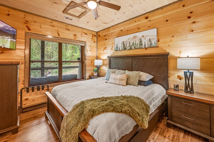 Dostatok miesta v zásuvke pre vaše veci a stojan na batožinu!