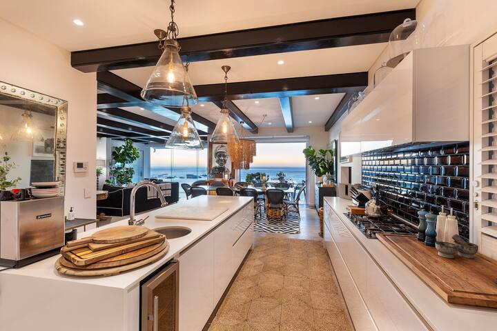 Opulent Clifton Beach House with Uninterrupted Sea Views. gallery image 5