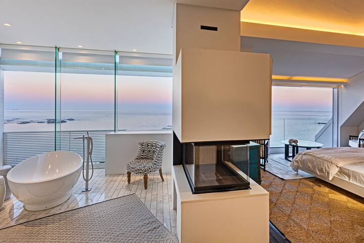 Opulent Clifton Beach House with Uninterrupted Sea Views. gallery image 3