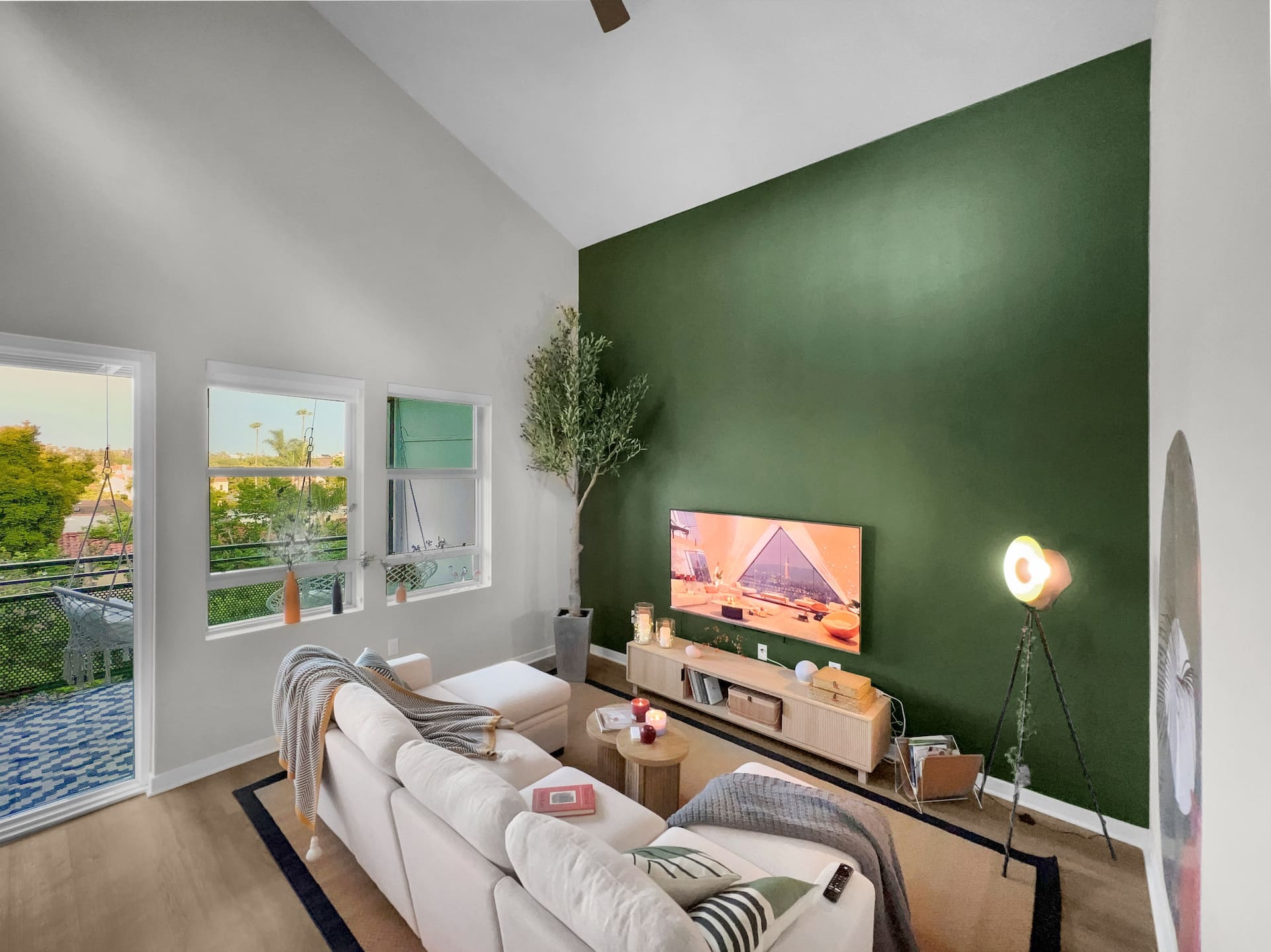 Family Townhome in Miracle Mile Free Parking & Spa