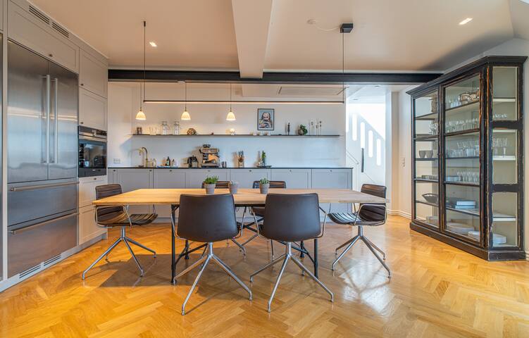 Heart of the city Penthouse with rooftop terrace gallery image 2