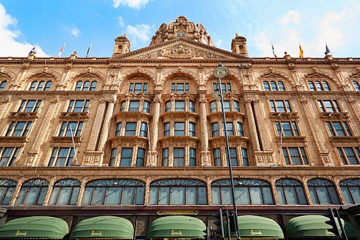 Classic Harrods home, balcony & peaceful Hyde park gallery image 2