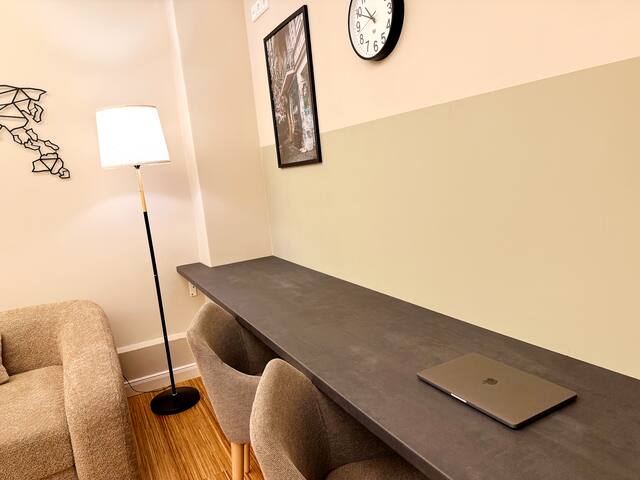 Spacious & quiet Townhouse, central, 2 baths, gym gallery image 3