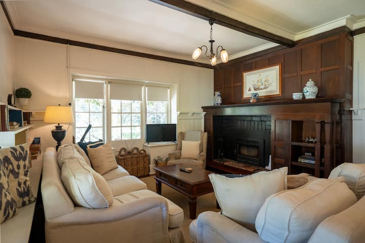 Scenic Family Retreat | Fire, Forest, & City Views - Perth