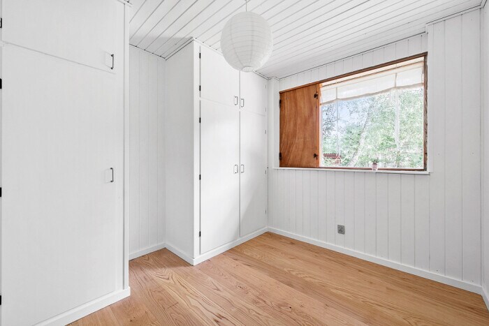 Кога изнајмувате, во собата ќе има кауч на спуштање со димензии 130 x 195 см.