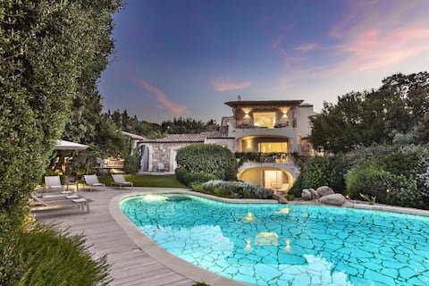 [Villa Pevero Sea View] With Swimming Pool and Gym