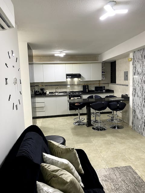 Bayonne. Apartment in Naguanagua near the Hesperia