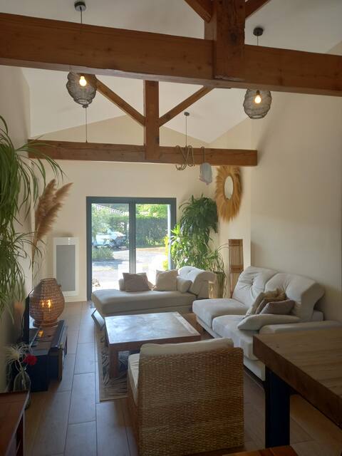 Top performing Airbnb: Nice little house by the lake. in La Teste De Buch
