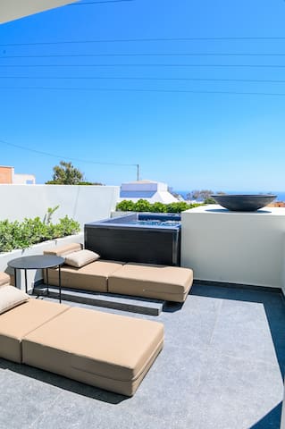 City Center Superior villa with Jacuzzi