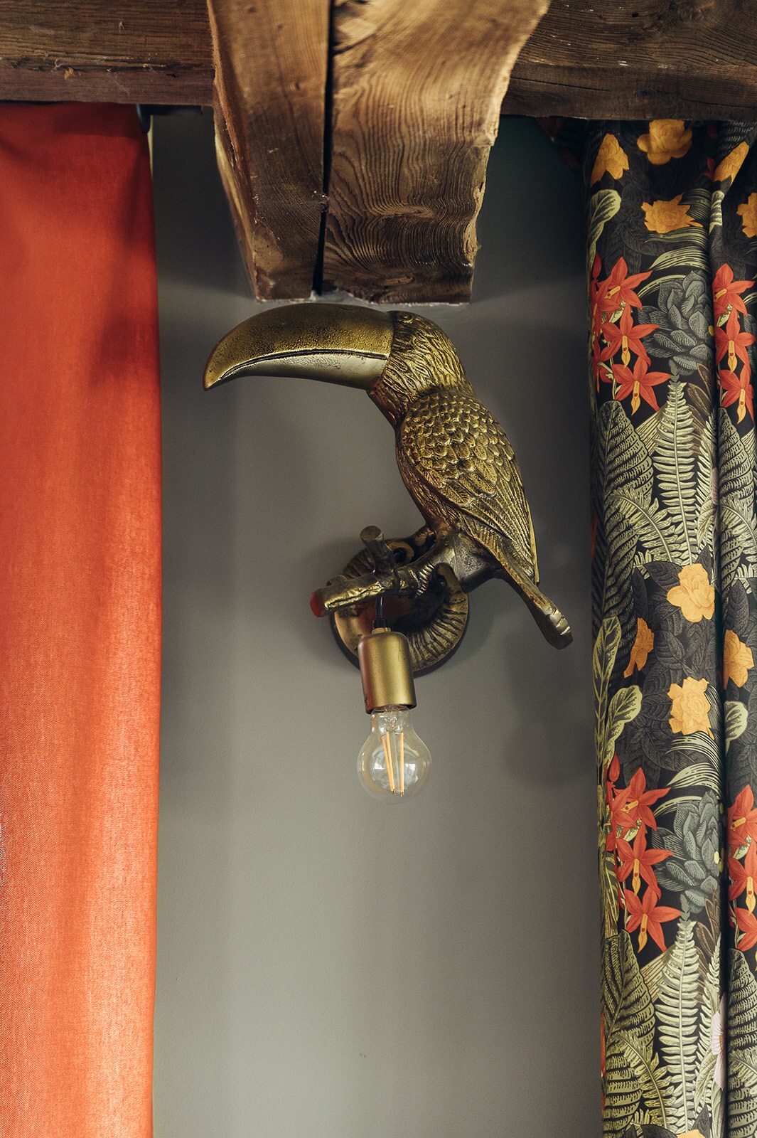 Détail déco (oiseau lampadaire)