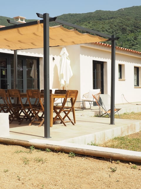 3-bedroom villa between sea and mountain