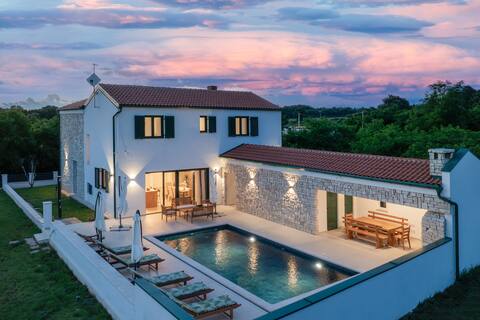 Villa Rafaela (Krnica), only 4 km to the sea