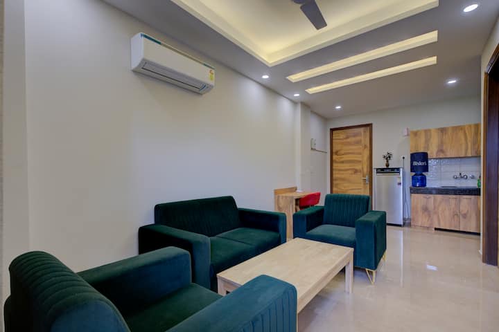 Private 1 Bhk Serviced Apartment In Sushant Lok 1 - New Delhi