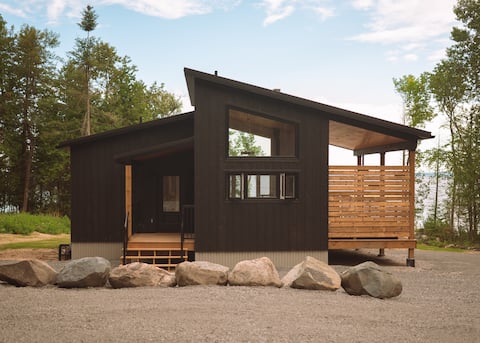 Beaver House - Waterfront @ Ten Mile Point