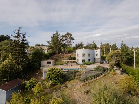 Moon Estate • Pools • Garden • Sleeps 20 • Private