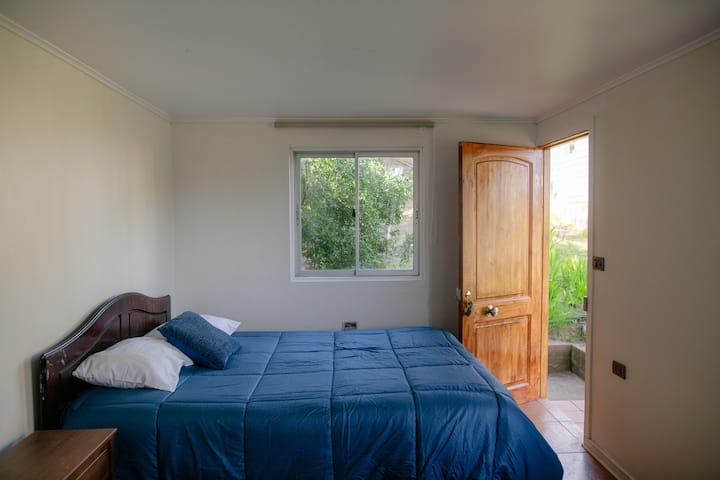 Piece for 4 people, 2 double beds and bathroom with private shower. This part has an additional cost, it is booked separately.